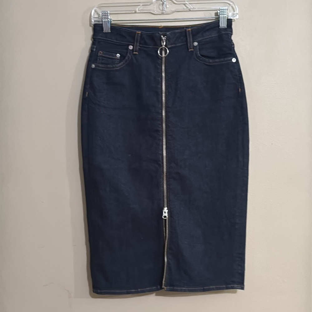 H&M Dark Denim Pencil Skirt with Front Zipper Women's Size 4 NWOT